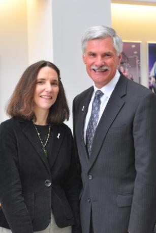 Vera House Executive Director Randi Bregman thanks Dr. David Smith for serving as 2011 White Ribbon Campaign Honorary Chair.